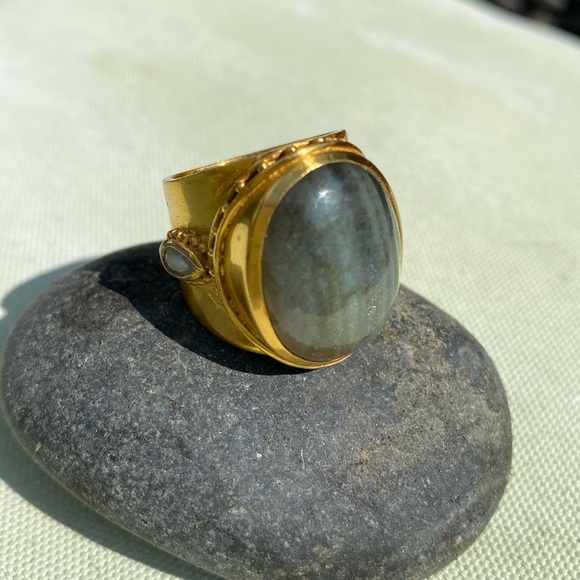 Julie Vos 24k Gold Overlay Large Labradorite Stone and Side Baguettes. - Picture 2 of 10